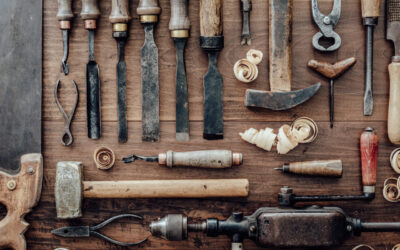 Piła ręczna czy elektryczna – co lepiej sprawdzi się w domowym warsztacie?